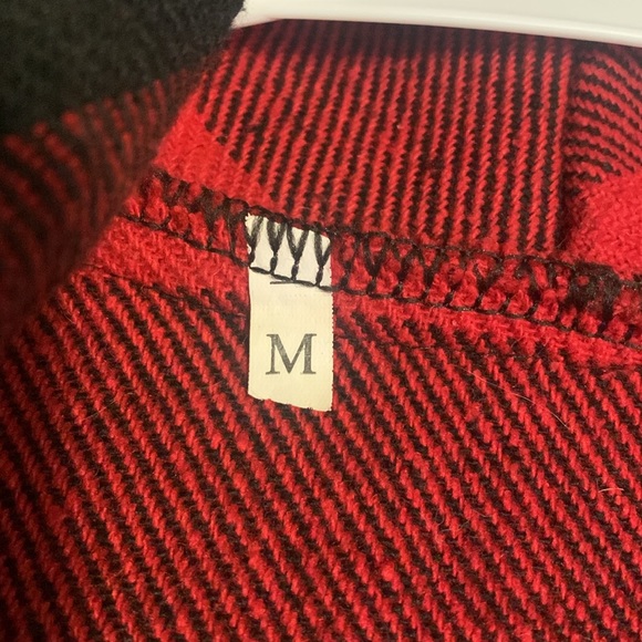 Black and Red Plaid Print Sleeveless Cardigsn - Picture 3 of 6